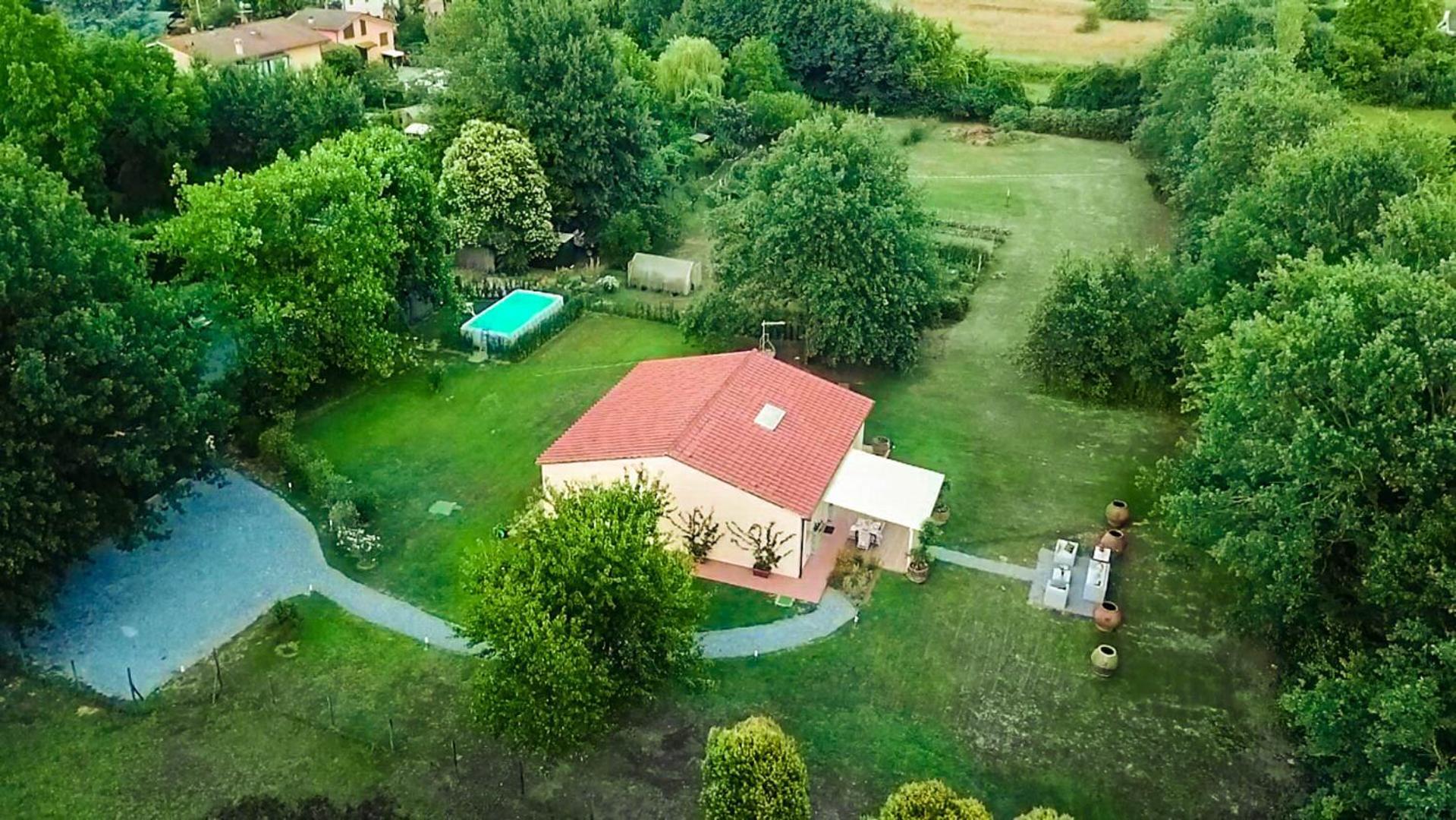Villa Bassotta, A Charming Cottage Lukka Zewnętrze zdjęcie