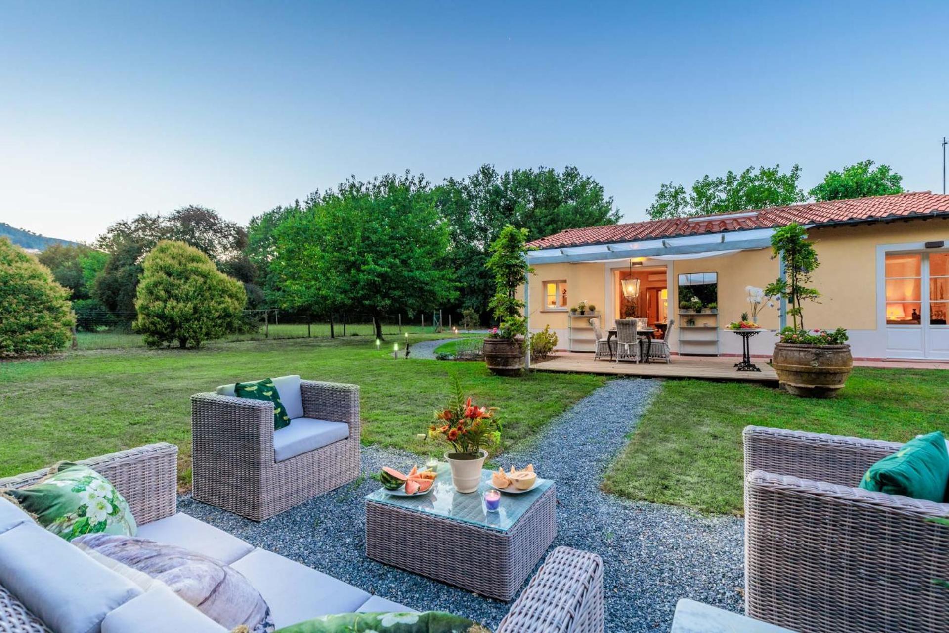Villa Bassotta, A Charming Cottage Lukka Zewnętrze zdjęcie