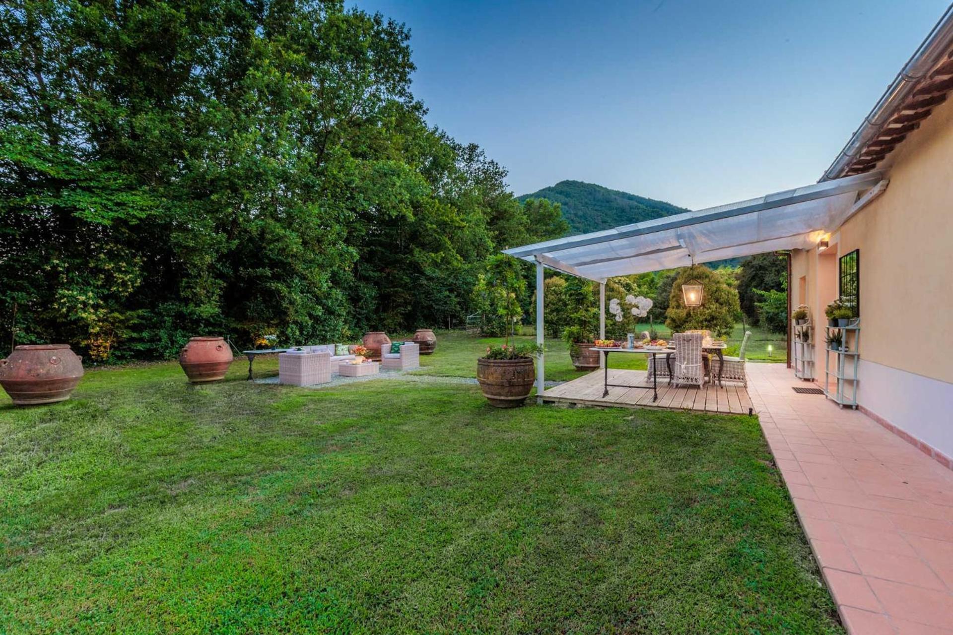 Villa Bassotta, A Charming Cottage Lukka Zewnętrze zdjęcie