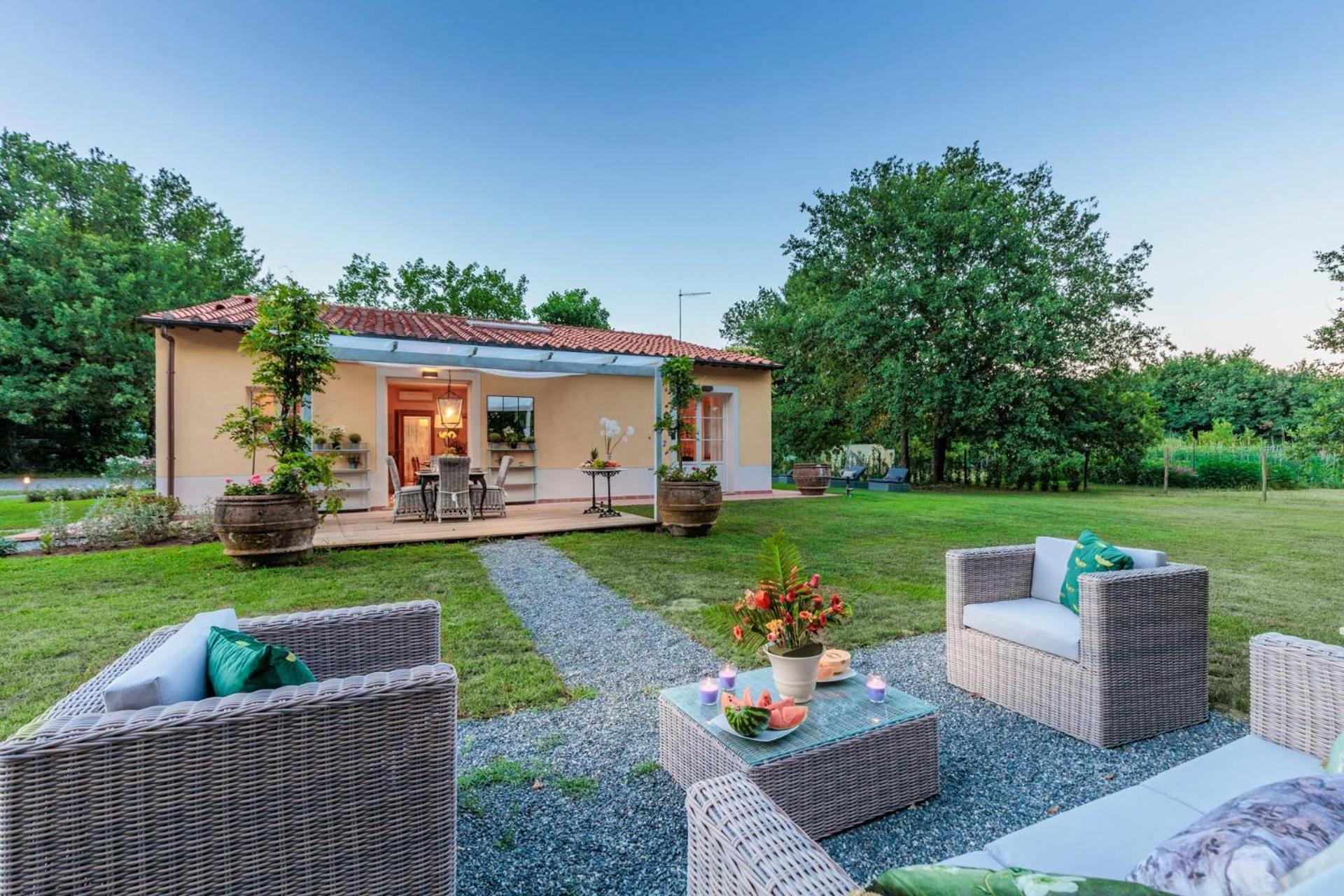 Villa Bassotta, A Charming Cottage Lukka Zewnętrze zdjęcie